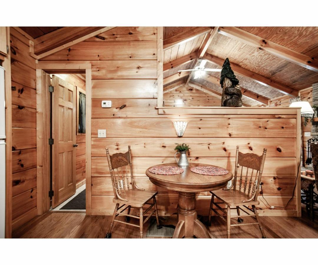 Peekaboo With Hot Tub, Pool Table, And Jacuzzi Villa Pigeon Forge Eksteriør bilde
