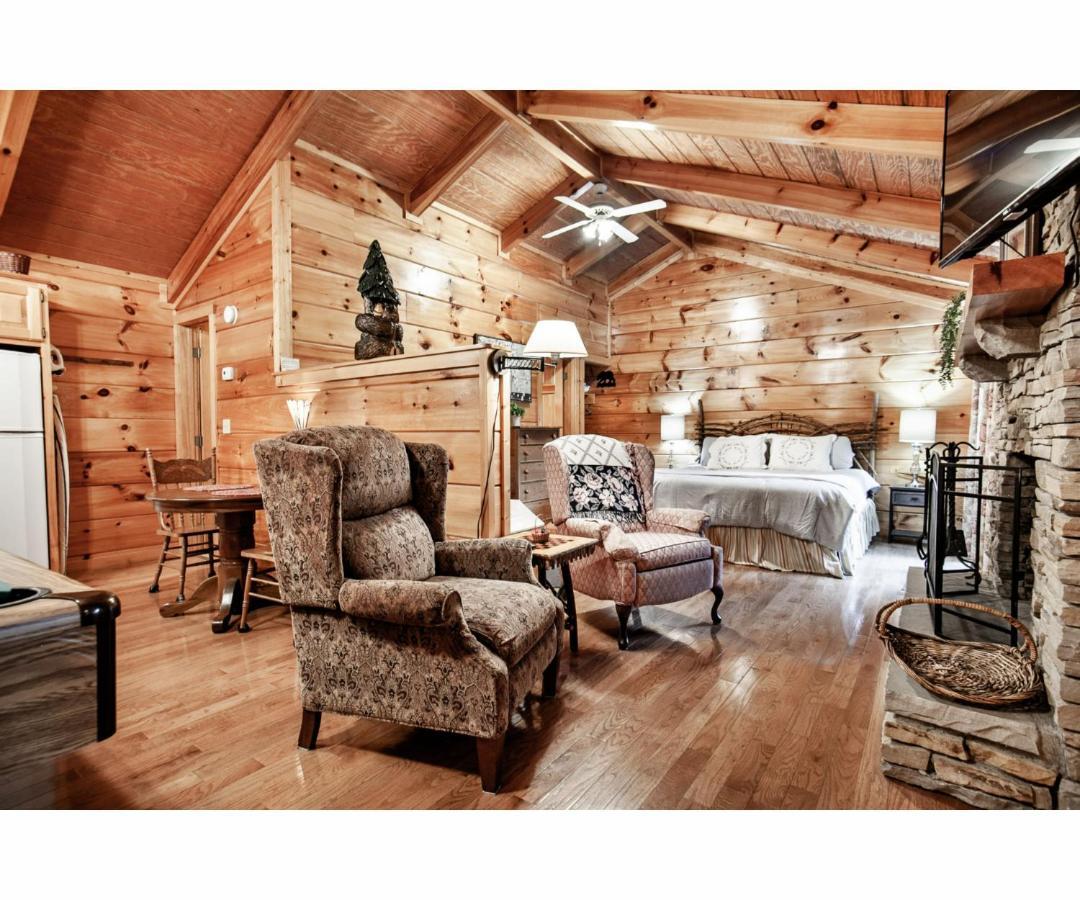 Peekaboo With Hot Tub, Pool Table, And Jacuzzi Villa Pigeon Forge Eksteriør bilde