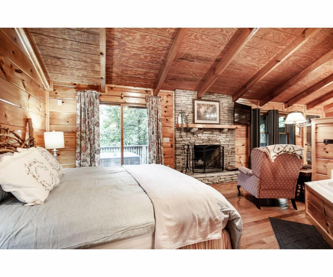 Peekaboo With Hot Tub, Pool Table, And Jacuzzi Villa Pigeon Forge Eksteriør bilde