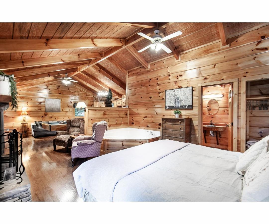Peekaboo With Hot Tub, Pool Table, And Jacuzzi Villa Pigeon Forge Eksteriør bilde