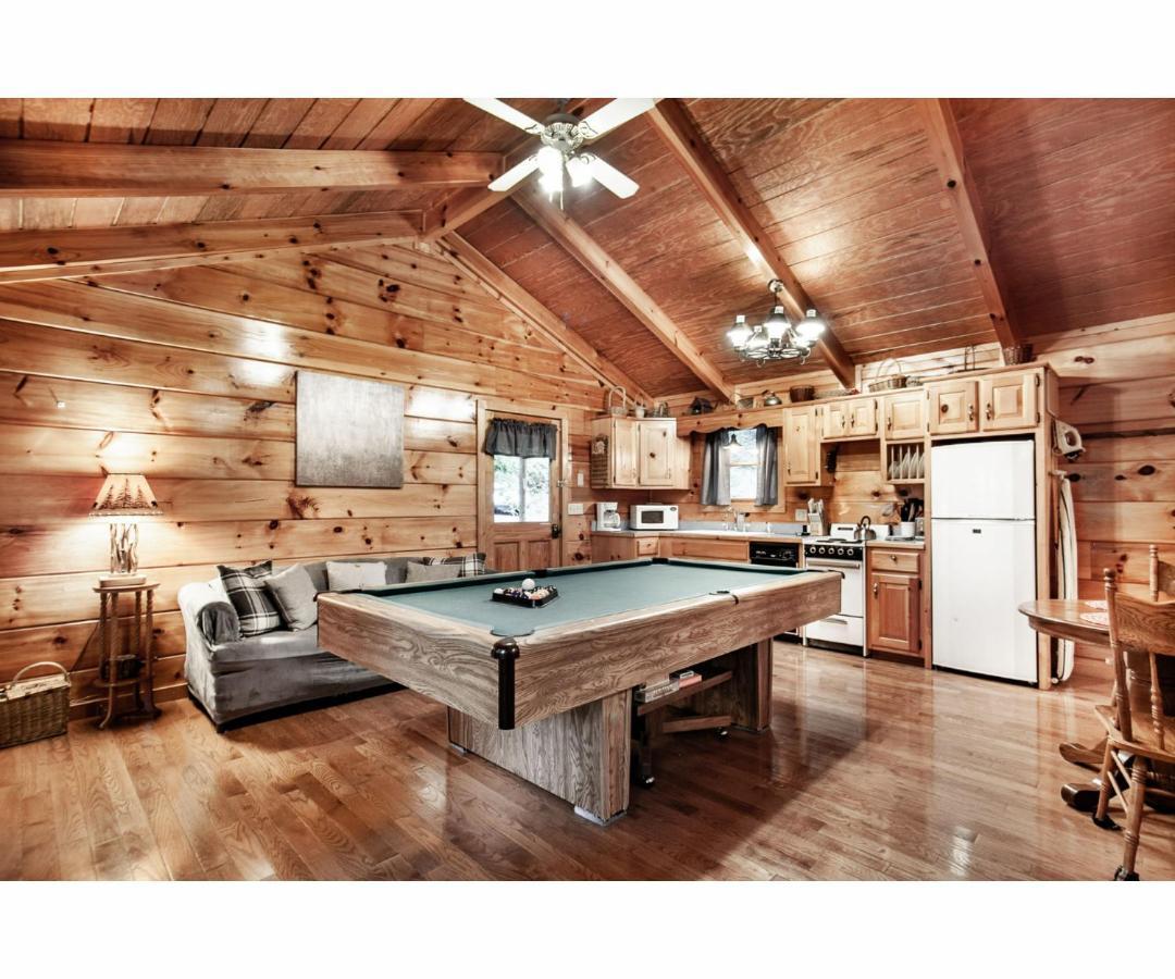 Peekaboo With Hot Tub, Pool Table, And Jacuzzi Villa Pigeon Forge Eksteriør bilde