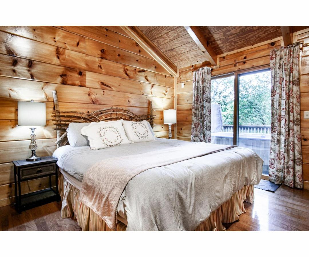 Peekaboo With Hot Tub, Pool Table, And Jacuzzi Villa Pigeon Forge Eksteriør bilde