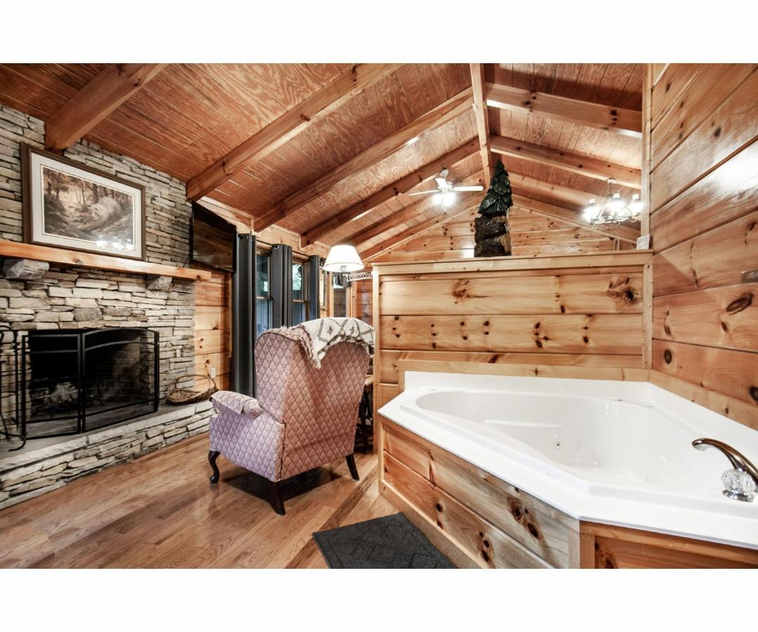 Peekaboo With Hot Tub, Pool Table, And Jacuzzi Villa Pigeon Forge Eksteriør bilde