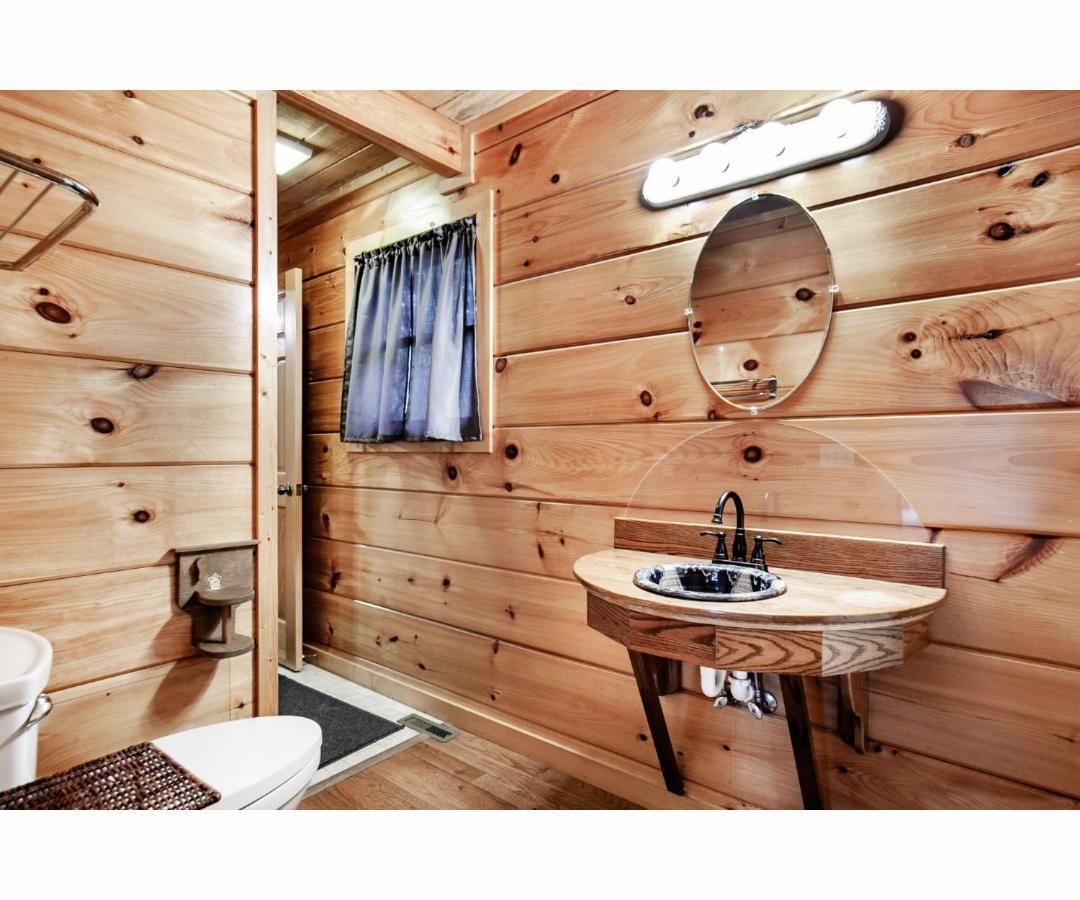 Peekaboo With Hot Tub, Pool Table, And Jacuzzi Villa Pigeon Forge Eksteriør bilde