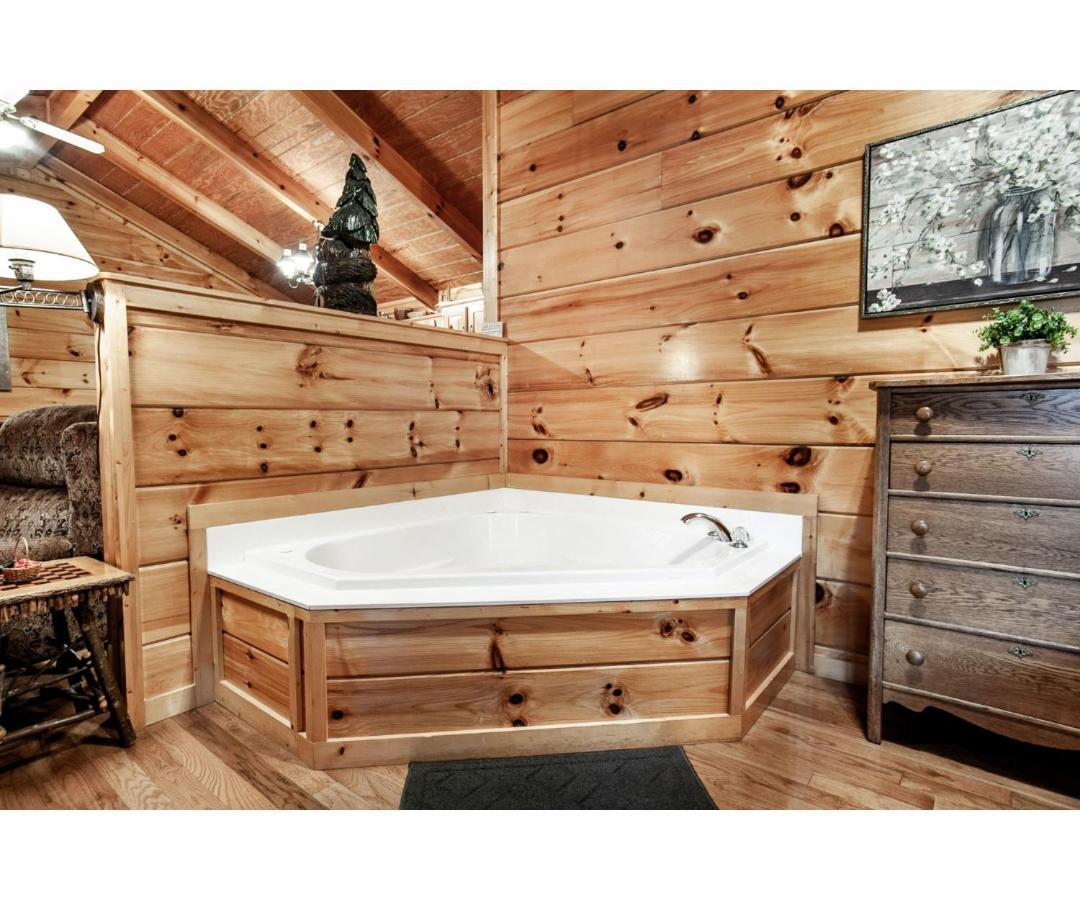 Peekaboo With Hot Tub, Pool Table, And Jacuzzi Villa Pigeon Forge Eksteriør bilde