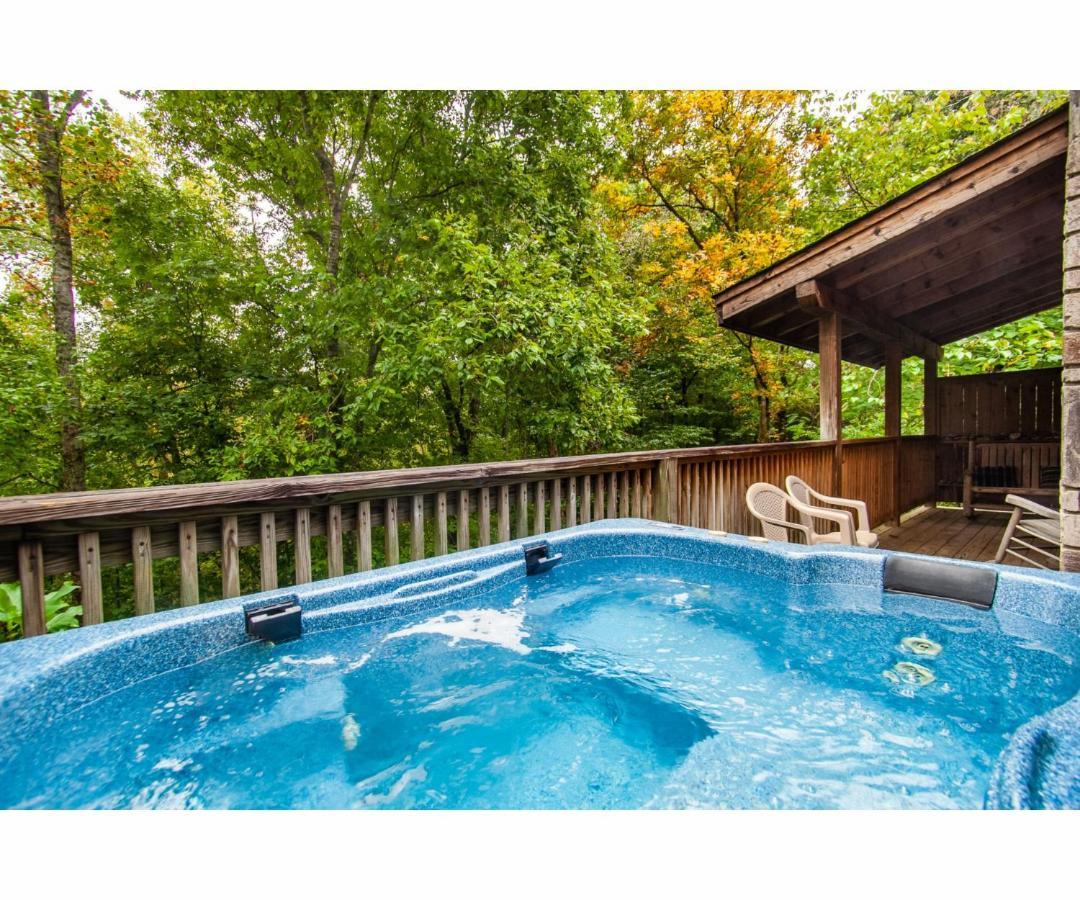 Peekaboo With Hot Tub, Pool Table, And Jacuzzi Villa Pigeon Forge Eksteriør bilde